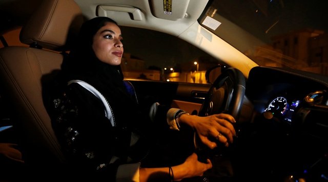saudi-woman-driving.jpg