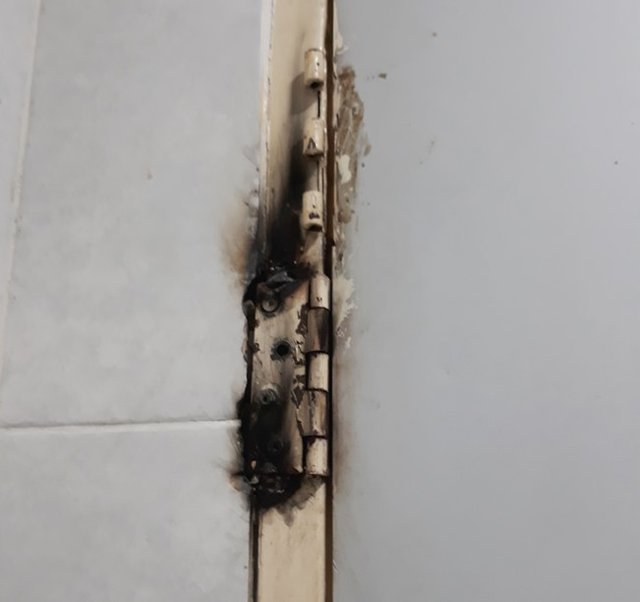 hinges.jpg