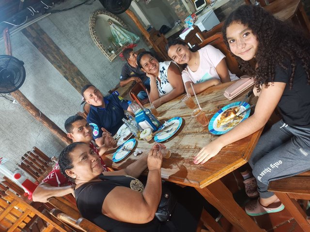 Sopa con familia 1.jpg