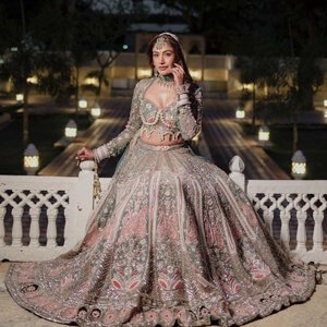 swarovski-work-bridal-lehenga.jpg