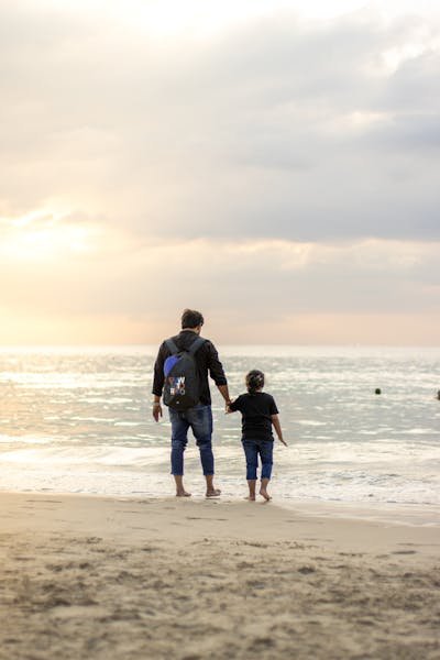 free-photo-of-father-with-daughter-on-beach.jpeg