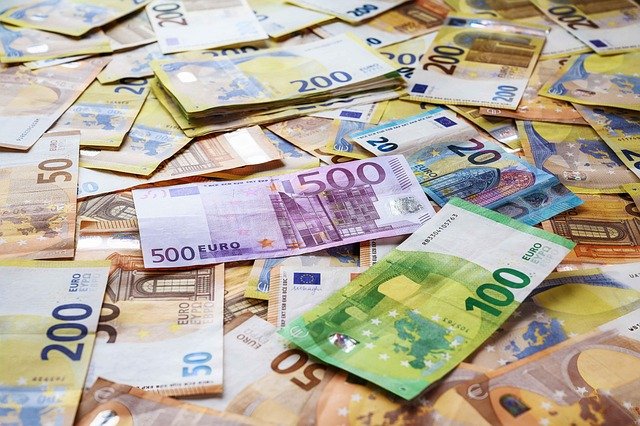 banknotes-7850299_640.jpg