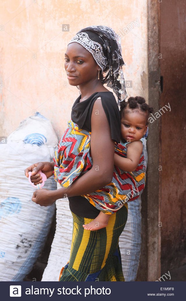 african-woman-carrying-her-baby-on-her-back-E1M9F8.jpg