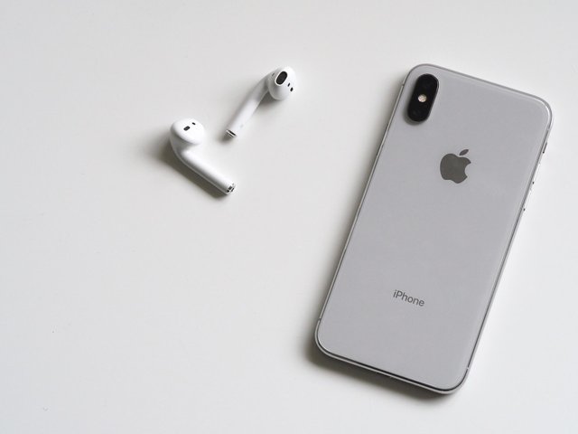 silver-iphone-x-with-airpods-788946.jpg