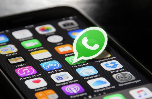 whatsapp-gc8ed362c2_1920.jpg