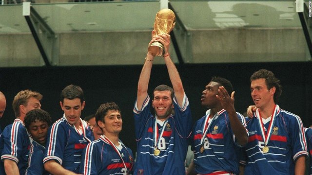 120927100234-zidane-1998-world-cup-trophy-horizontal-large-gallery.jpg