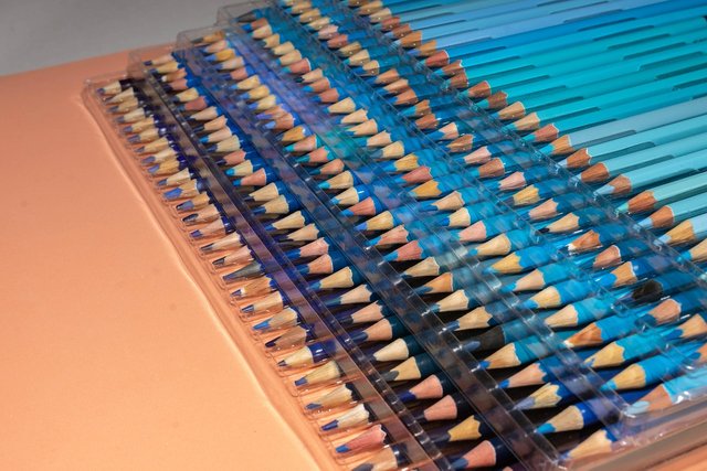 blue-pencils-7025219_1280.jpg