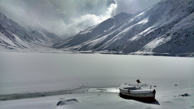 Frozen_Lake_Saif-ul-Malook.jpg