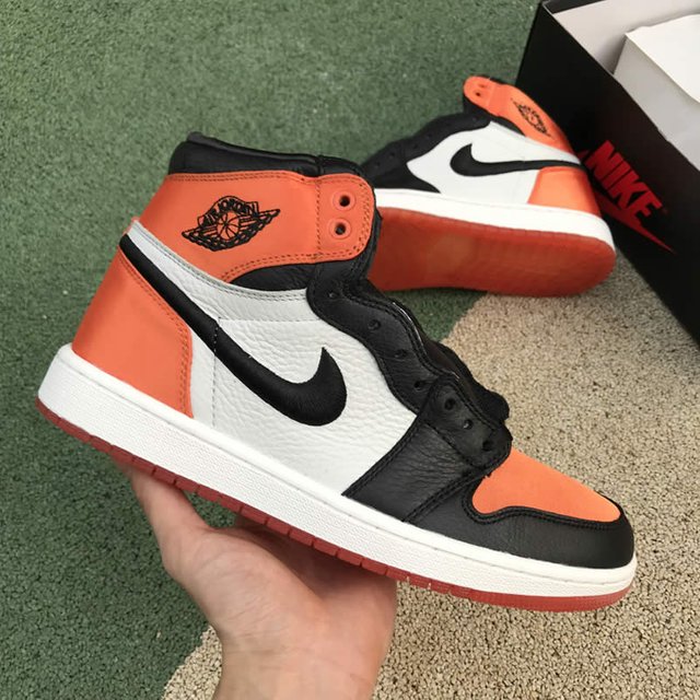 air-jordan-1-retro-satin-orange-shattered-backboard-for-sale-detail-image-(3).jpg