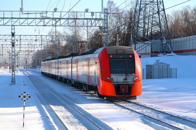 russian-train-in-snow.jpg