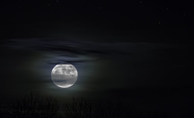 light-sky-night-atmosphere-mystical-evening-reflection-darkness-night-sky-moon-full-moon-moonlight-outer-space-at-night-scary-...y-gloomy-vampire-midnight-abendstimmung-night-photograph-duster-threatening-astronomical-object-atmosphere-of-earth-821186.jpg