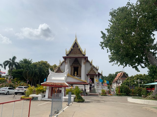 Wat Na Phra Meru1.jpg