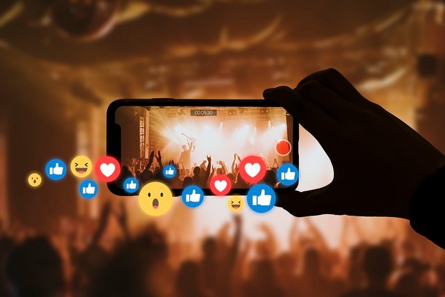 Feeling Left Out How Social Media Creates FOMO.jpg