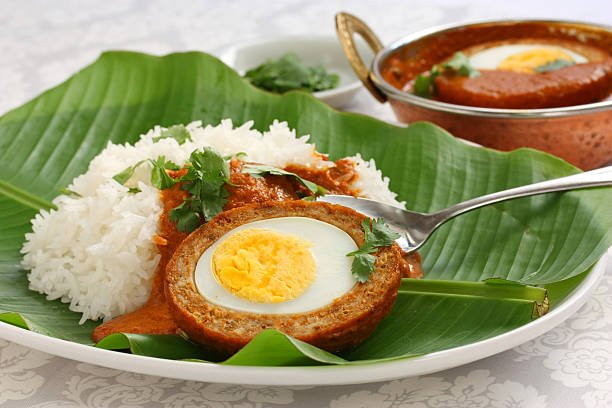 nargisi-kofta-curry-and-rice-indian-cuisine-picture-id607993732.jpg