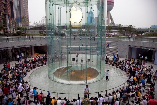Pictures-of-Shanghai-China-Apple-Store-Grand-Opening-Emerge-2.jpg