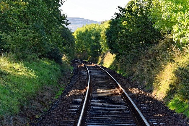 railway-line-1007926_640.jpg