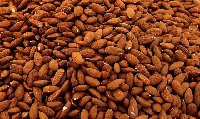 almonds-1571810_1280-1200x714.jpg