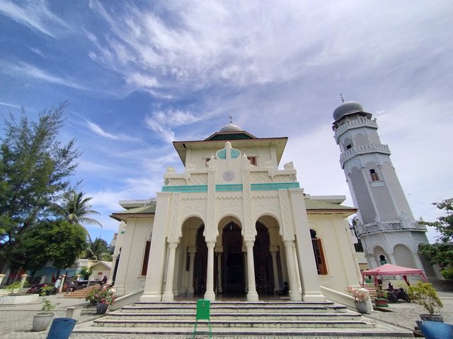 Masjid Ulee Lheu.jpg