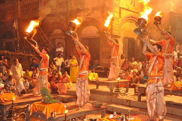 varanasi ganga aarti.jpg