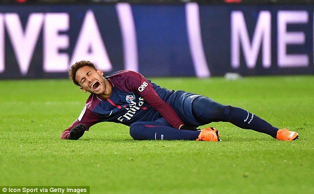 4998980600000578-5439591-Paris_Saint_Germain_striker_Neymar_has_sprained_his_ankle_and_br-a-2_1519724783429.jpg