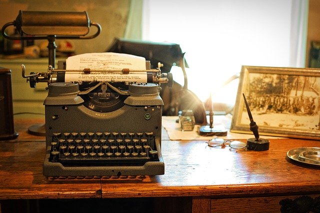 typewriter-2095754_640.jpg