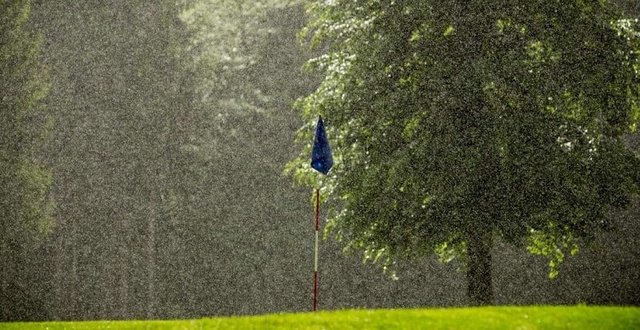 how does rain affect golf.jpg