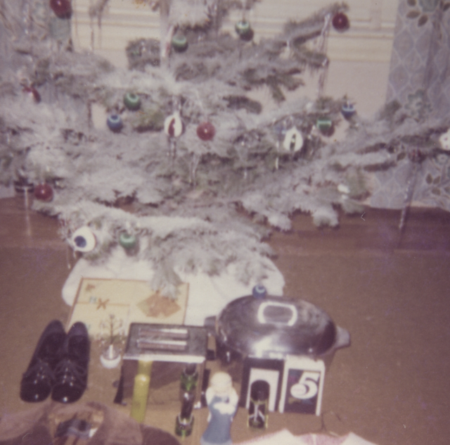 1960s maybe Christmas Tree and presents new or copy.png