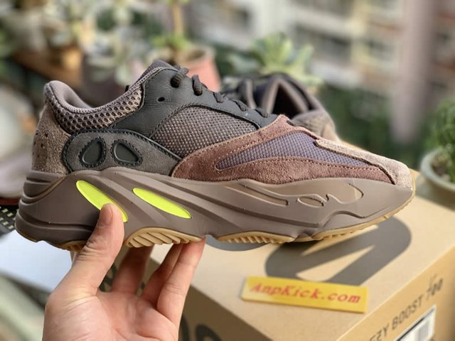 Yeezy Wave Runner Mauve Yeezy Wave Runner 700 Mauve Top