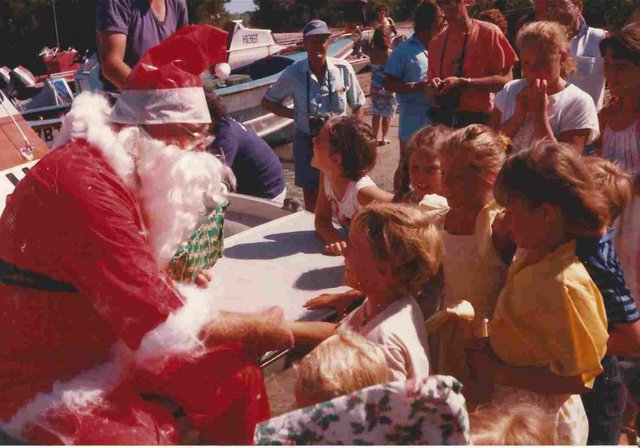 1980's - Father Christmas on the canals02.jpg