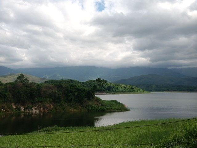 Embalse Clavellinos.jpg