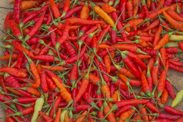 Mercado Taibessi vegetables 22 chillis detail.jpg