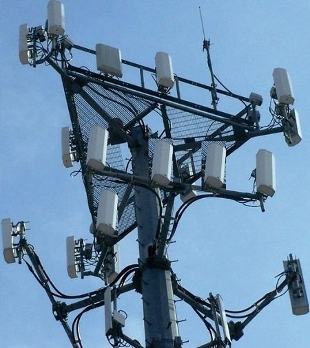 Celluar_Antenna_with_tower_for_5G.jpg