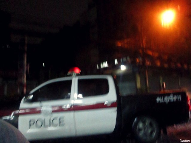 The police are here now Bangkok thailand fitinfun.jpg