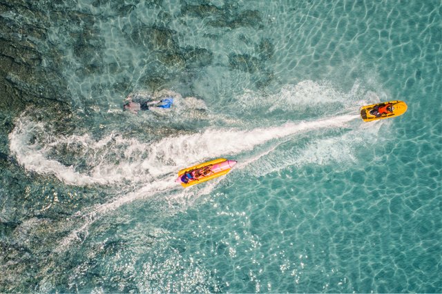 Banana boat playing and diving in Koh Larn thailand.jpg