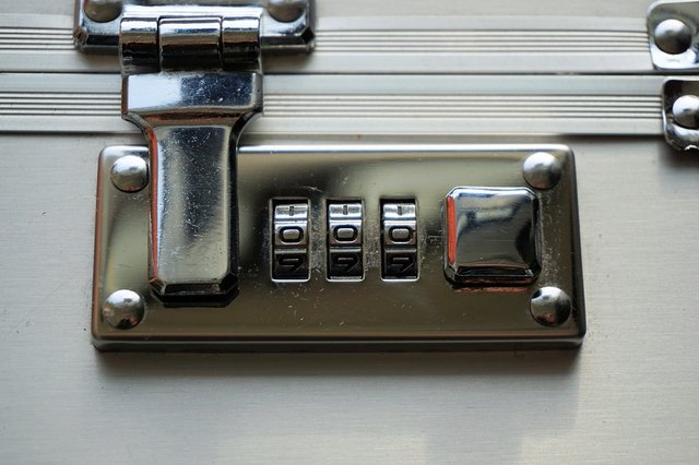 Figure 0. three numerical pins for luggage lock.jpg