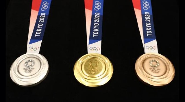 063997600_1564028575-20190724-Medali-Olimpiade-Tokyo-2020-Diluncurkan-AFP-4.jpg