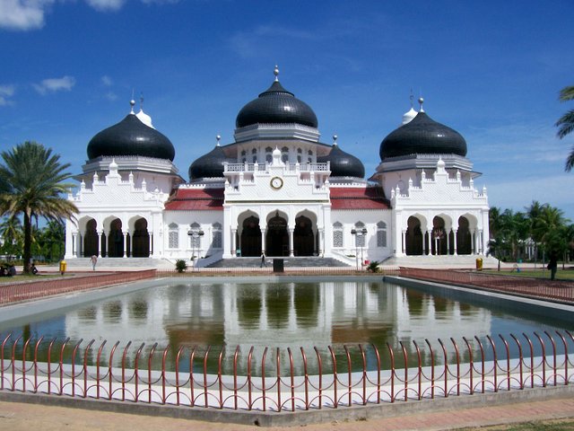 Meuseujid_Raya_Baiturrahman,_Aceh.jpg