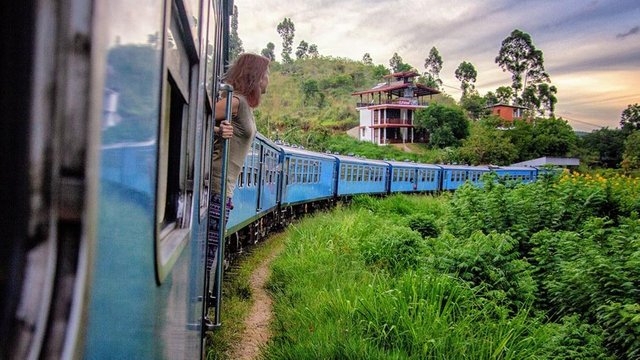 srilanka_ella_train_hero.jpg