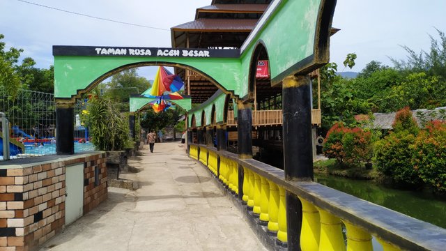 Pintu Taman rusa.jpg