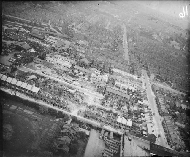 Bomb_Damage_in_London,_England,_April_1945_CH15111.jpg