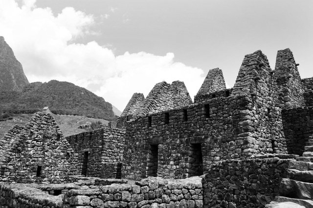 Machu-Picchu-buildings-BW.jpg