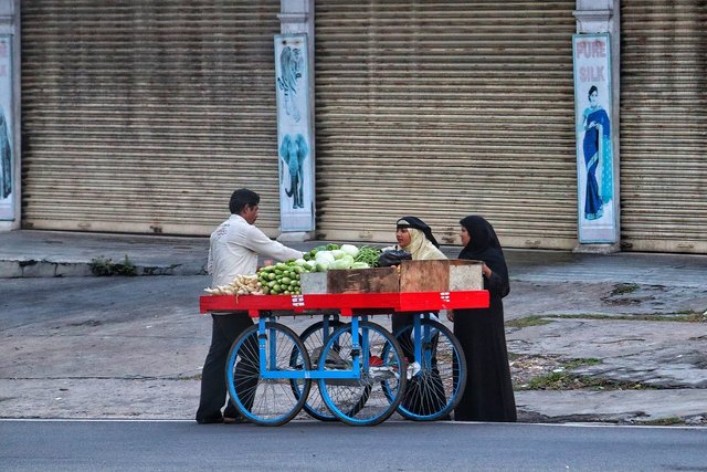 street-traders-4823288_1280.jpg