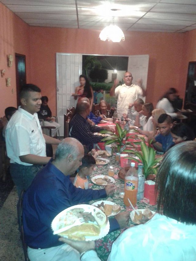 cena navideña en familia 4.jpg