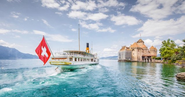 Swiss-flag-boat-760x400.jpg