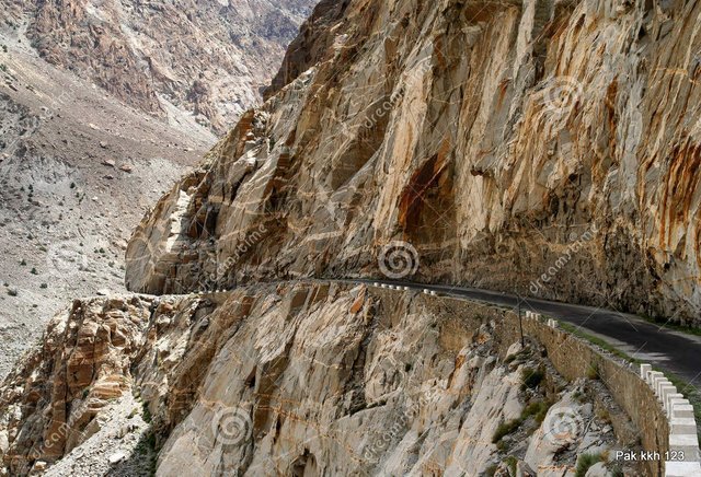 karakorum-highway-11076503-002.jpg