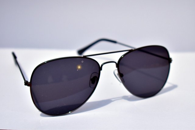 aviator-sunglasses-2592111_1280.jpg