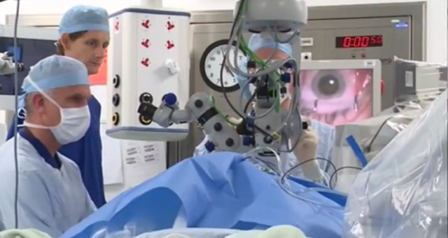 uk-conducts-worlds-first-robotic-eye-surgery.png