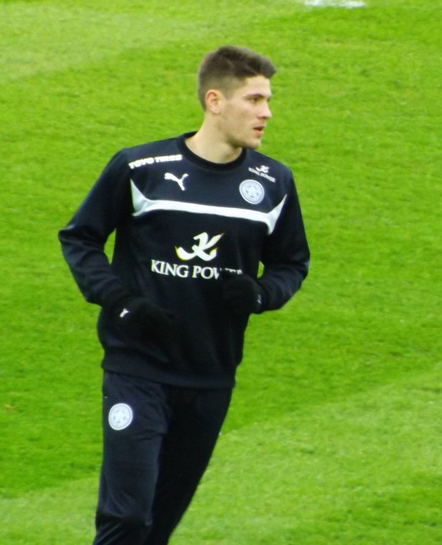 Andrej_Kramaric_playing_for_Leicester_City_F.C._in_2015_(1).jpg