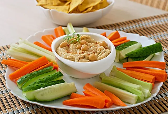 493ss_Thinkstock_rf_hummus_and_veggies.webp