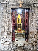 Kumbharia_Mahadev_Temple,_Inner_sanctum_01.jpg